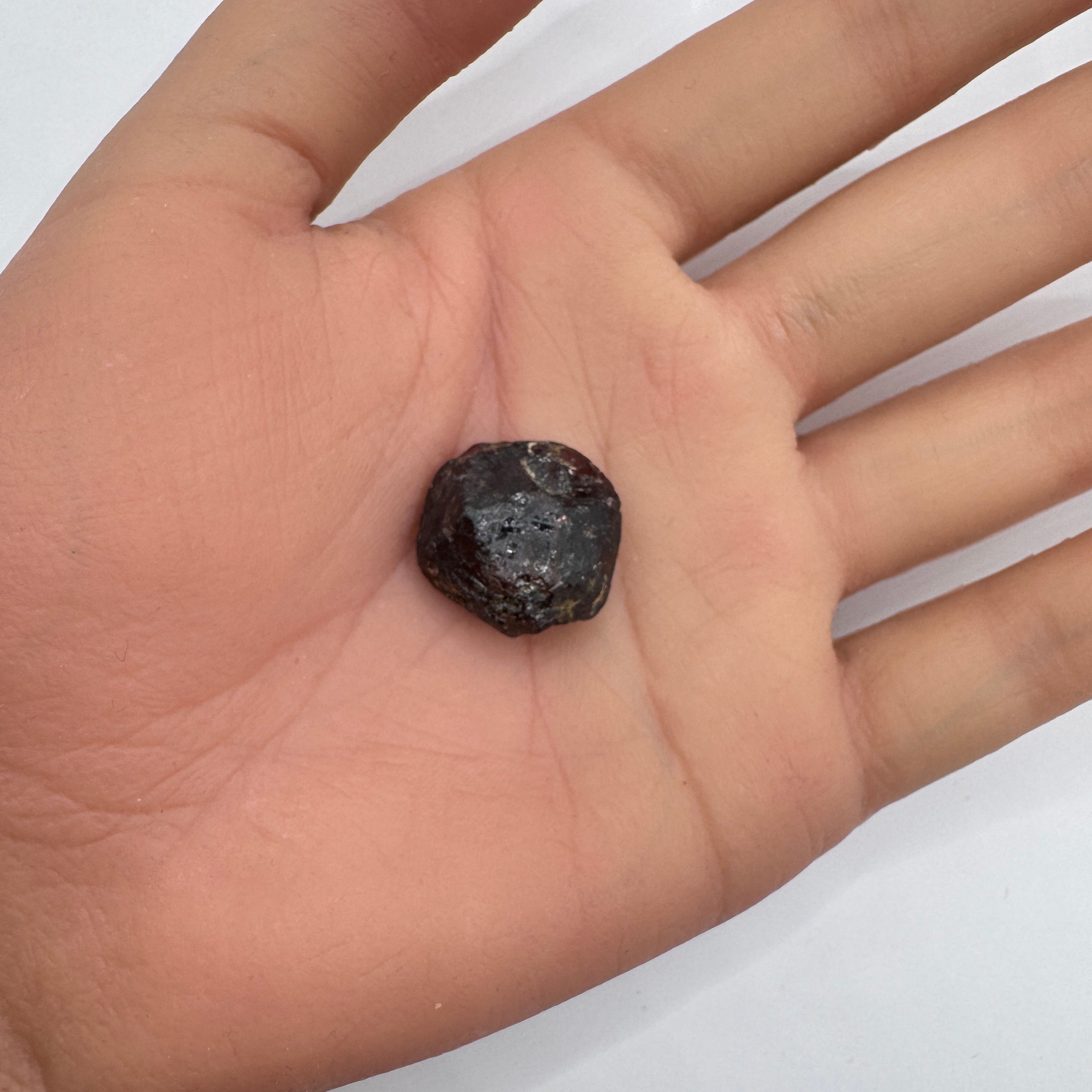Raw Garnet Uncut Stone 39.80 Carats 19.3x11.6mm Size