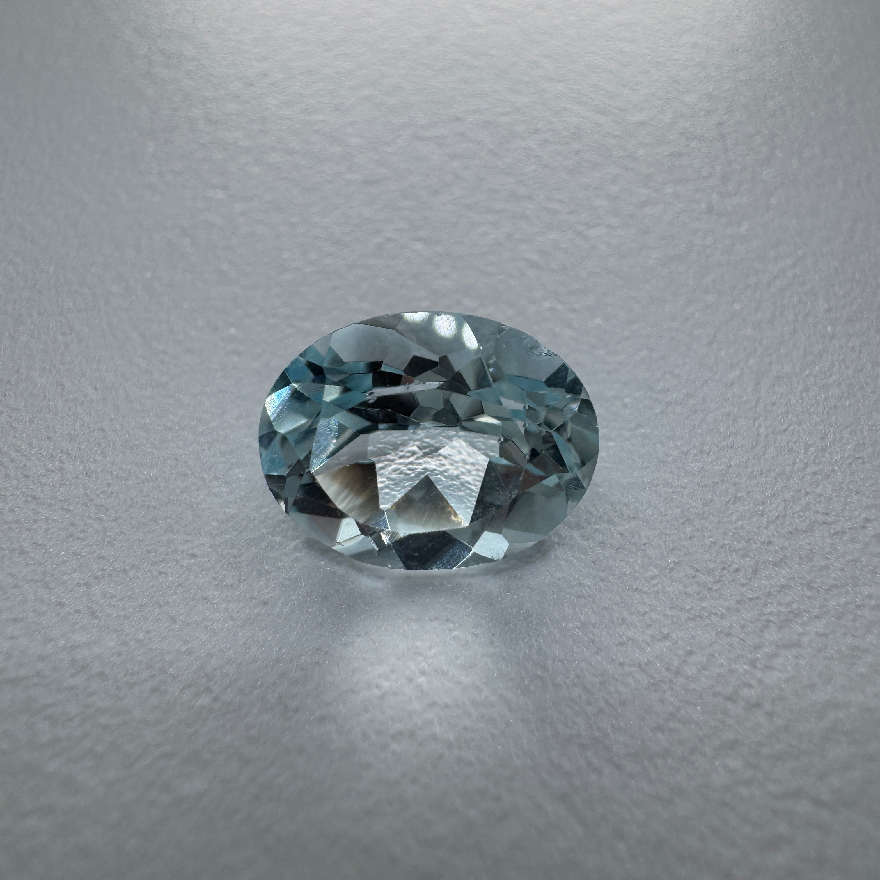 Natural Sky Blue Topaz Gemstone 3.1 Carats Oval 8.0x6.1